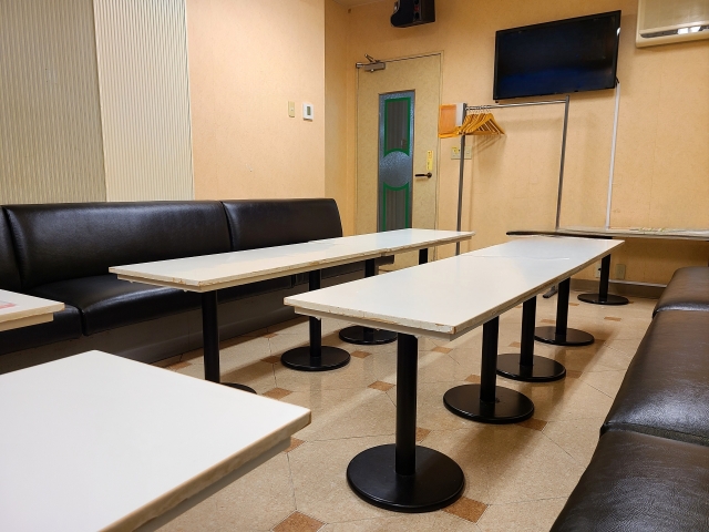 カラオケの団体でも使える大きい部屋